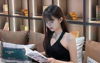 观看Asagiriai的写真，体操服下流露的自信与优雅，值得细细品味