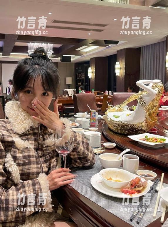 Feilin嗲囡囡-冯木木 Feilin嗲囡囡 - 冯木木独家吊带写真资源,解锁新时代女性的优雅