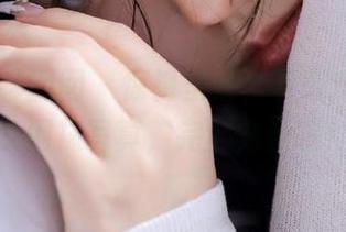 Feilin嗲囡囡 – 惊艳呈现，下载流氓小巫女网袜写真，完全免费哦！