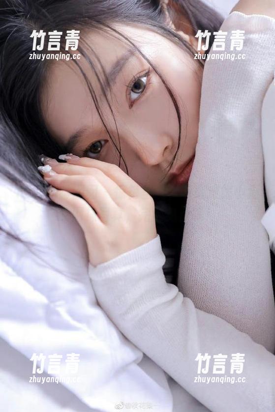 Feilin嗲囡囡 - 惊艳呈现，下载流氓小巫女网袜写真，完全免费哦！