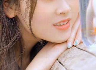Feilin嗲囡囡 – 佳作分享：陈雅漫VICKY的JK写真套图，展现她个性与风格的独特融合
