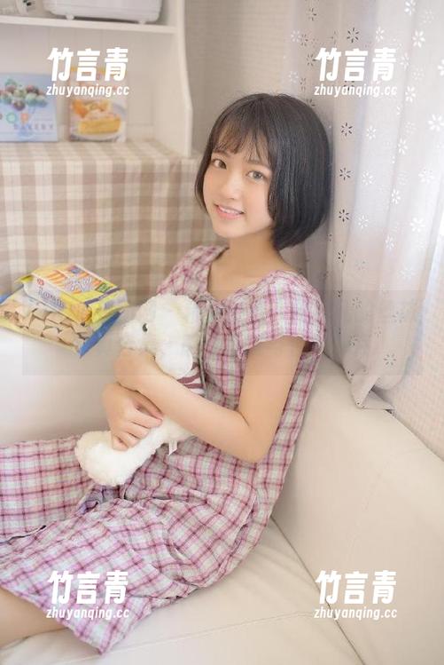 GIRLT果团网 - 精致生活：松果儿的丝袜写真合集，感受细腻与性感并存