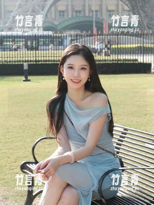 GIRLT果团网-陈雅漫 GIRLT果团网 - 陈雅漫的吊带定制图集,记录青春与魅力的独特瞬间