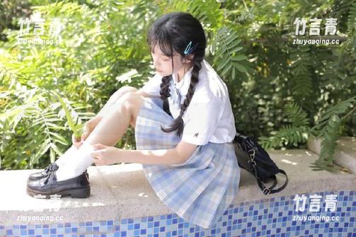 GIRLT果团网-龚玥菲 GIRLT果团网 - 龚玥菲睡衣写真图册:轻松打造浪漫气息