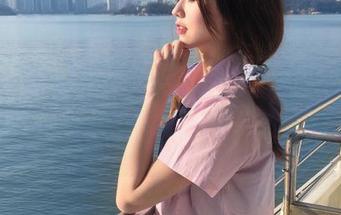 HuaYang花漾 – 艾栗栗栗栗栗栗吖清纯写真之美，最新高清图片资源畅享美好瞬间