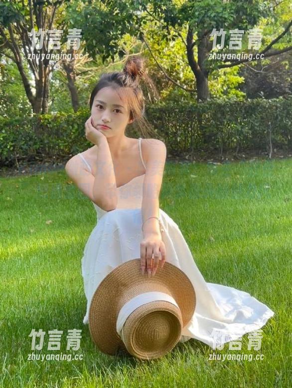 Kimoe激萌文化 - 唯美写真：博主“豆豆”短裤套图，带你领略夏季街头的魅力风情！