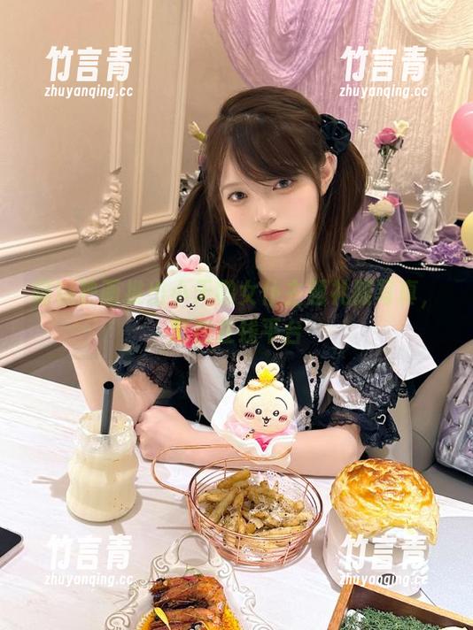 喵糖映画推出小天鹅女仆主题礼服写真，尽在在线平台