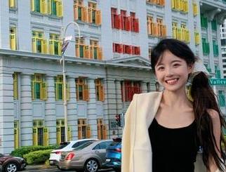最新美图揭秘！喵糖映画带你沉醉在阳光下的白泳衣展现无限风情！