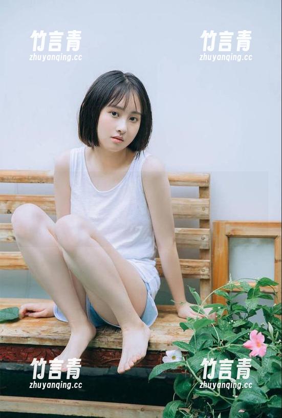 MiiTao蜜桃社 - 制造美好瞬间：小草莓Berry自拍美图与壁纸相结合，完美诠释生活美学