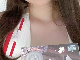 PAKI草莓酱黑丝写真资源分享，体验那些高雅与性感的瞬间