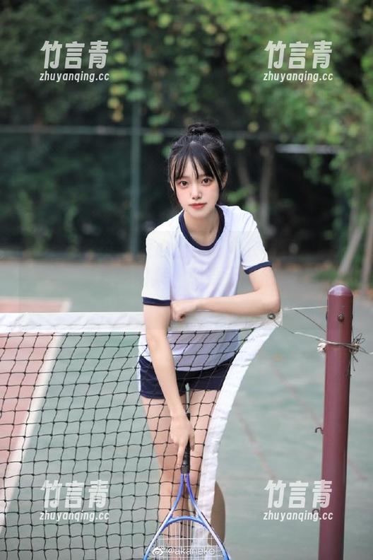 PDL潘多拉 - 倾心土肥圆内衣写真：展开她美丽身姿的图集，感受无与伦比的魅惑气息！