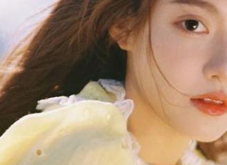 QingDouKe青豆客 – 艾小青的蕾丝画卷：缤纷写真合集，尽在这本令人陶醉的图册中！