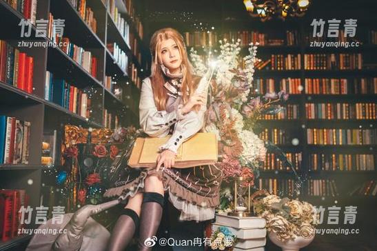 Quan冉有点饿 体验混搭魅力,Quan冉有点饿美脚Cos图集引领时尚新潮流!
