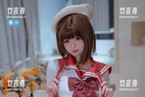 Quan冉有点饿 “Quan冉有点饿”短裤写真美图分享,记录她的自信与优雅瞬间