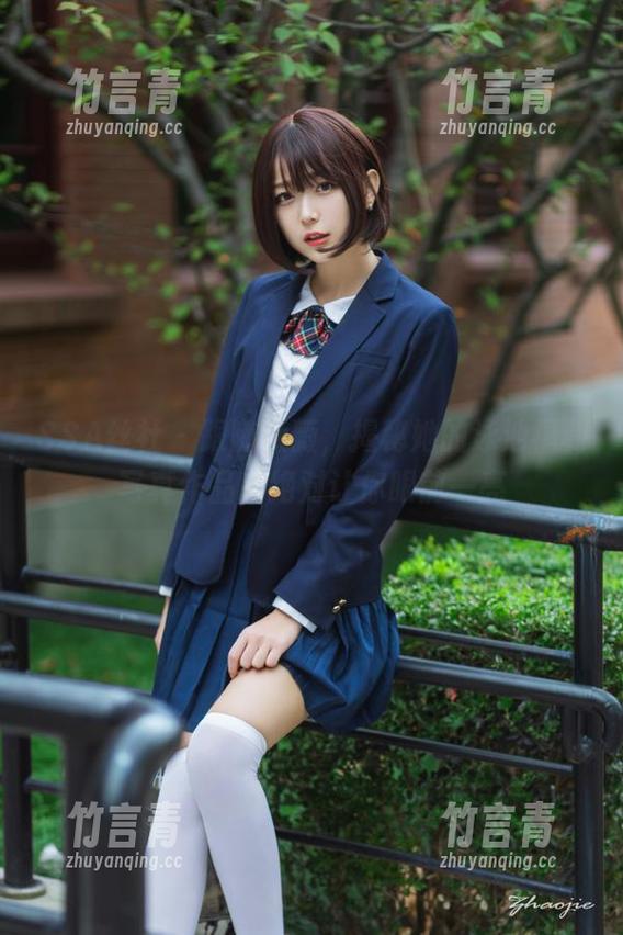 SSA丝社-薇薇 SSA丝社 - 跟随薇薇,揭秘她的泳池福利写真作品,绝对让你眼前一亮