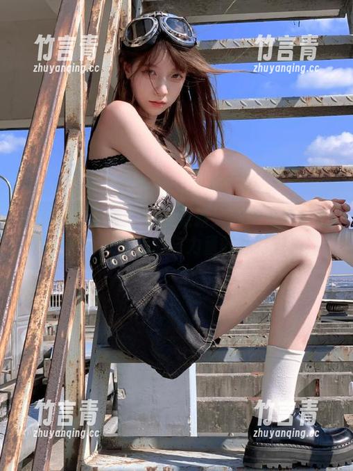 TGOD推女神 - 最新更新：苏糯米黑色写真，揭示女人优雅与力量的独特魅力！