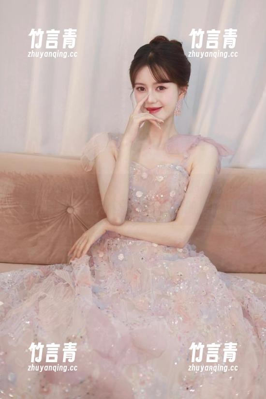 TouTiao头条女神 - 领略周思超的甜心图集，写真作品为你呈现少女心的无限可能
