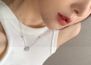 TouTiao头条女神 – 小热巴的灰丝写真合集：一场视觉盛宴让人眼前一亮