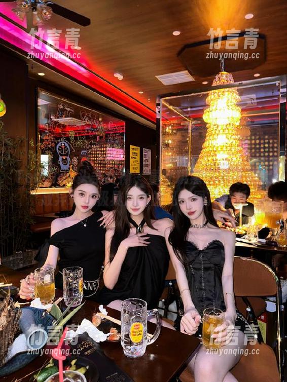 TouTiao头条女神-童安琪 TouTiao头条女神 - 童安琪黑皮衣写真大放异彩,极具魅力的私房图片赏析