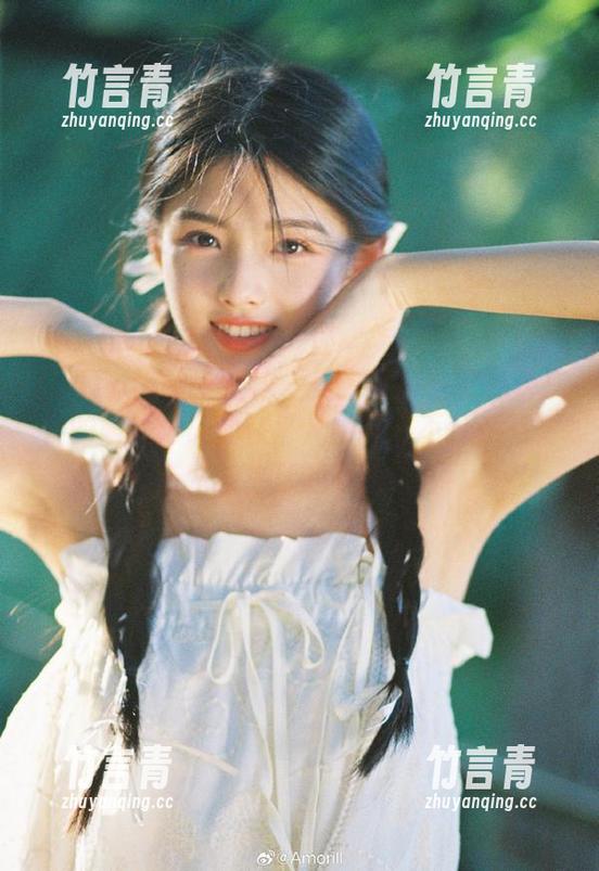TouTiao头条女神 - 美会子的教室免费提供的照片，让你在平凡中探寻不凡，感受到艺术与生活的紧密结合！