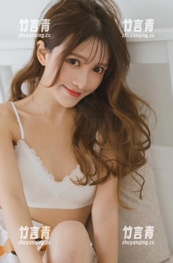 TouTiao头条女神 - 潮流先锋郭婉婷最新眼镜写真资源，解锁你的时尚灵感