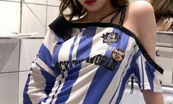UGirls尤果网 – 发现Zora若拉连衣裙写真之美，免费资源助你打造完美造型