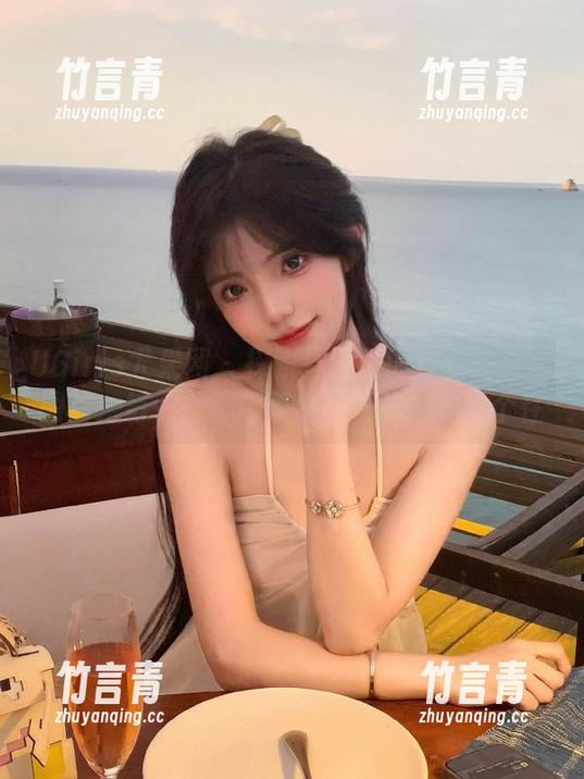 UGirls尤果网 - 探索周妍希的连衣裙高清图片：每一件都展现出不一样的时尚个性