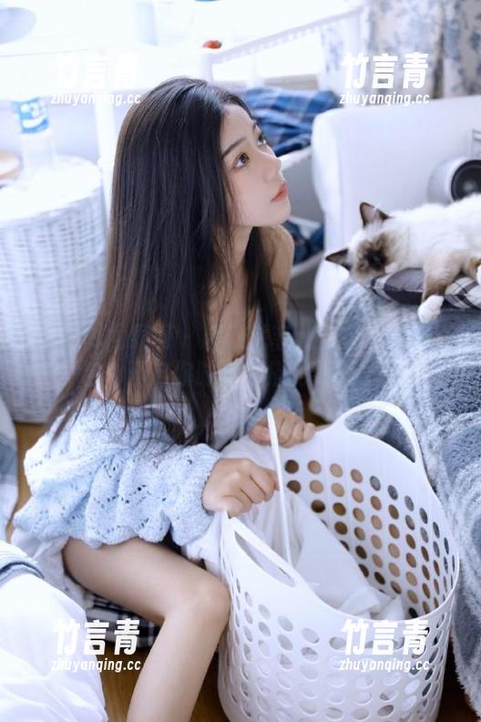 UGirls尤果网 - 精致尤菲儿全套连衣裙图包，开启你时尚穿搭的新篇章！