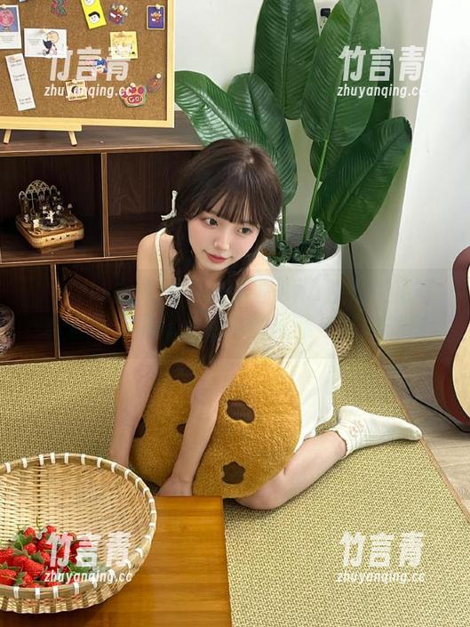 UGirls尤果网 - 张小西Ann独家美足写真套图，展现生活中的优雅与别致气质