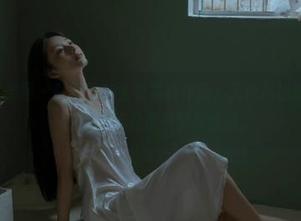 UGirls尤果网 – 张雪馨的全套写真作品，天使风格的演绎让每一张照片都充满故事和情感。