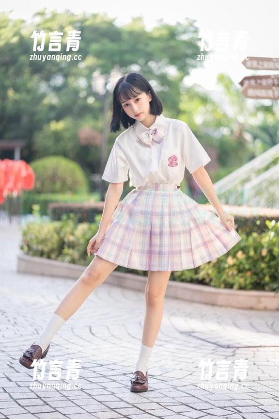UGirls尤果网 - 游子熙与她的圣诞故事：精选图片下载，带你踏上节日的奇幻旅程