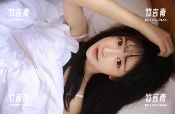UGirls尤果网 - 王语纯最新皮衣写真分享，展现优雅与酷炫的完美结合