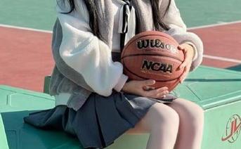 UGirls尤果网 – 鲜活的王轶玲：高质量死库水原图合集，展现她的独特魅力