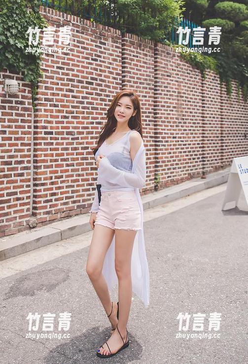 UGirls尤果网 - 程瑜西分享泳装写真，独特壁纸为你的桌面加分