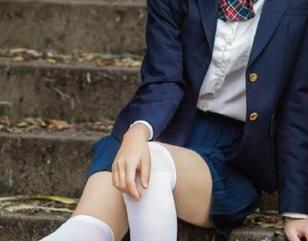 UGirls尤果网 – 在油亮中自拍，艾小青的搞笑写真图包等你来发现