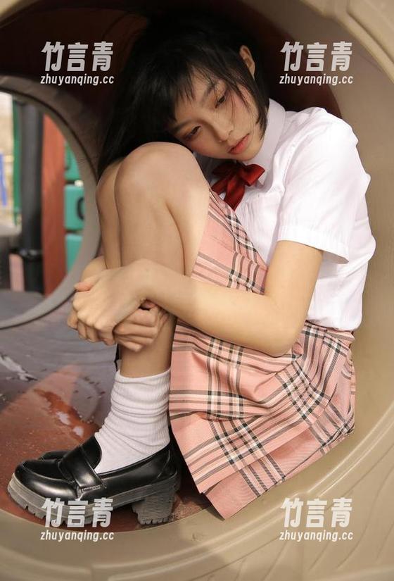 UGirls尤果网 - 在线欣赏郝晴Grace的白色高清写真，感受艺术与情感的碰撞
