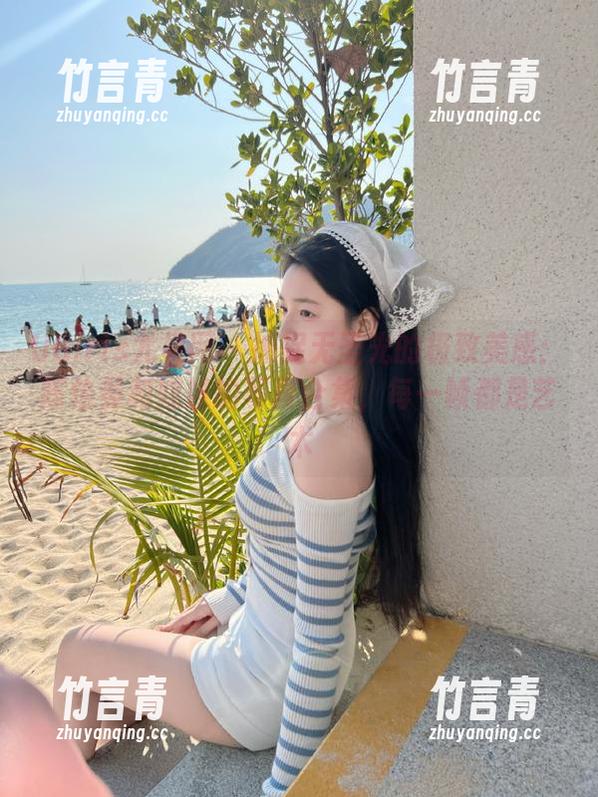 UGirls尤果网 - 捕捉无圣光的极致美感：陈怡曼和妹妹的写真合集，每一帧都是艺术