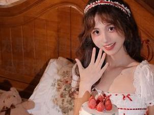 UGirls尤果网 – 通过霓梓心的和服写真，探索动人壁纸的无限魅力