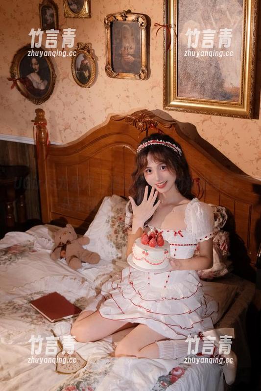 UGirls尤果网 - 通过霓梓心的和服写真，探索动人壁纸的无限魅力