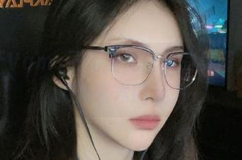 沉醉于Vams子无圣光西装的美图，感受摄影艺术的魅力