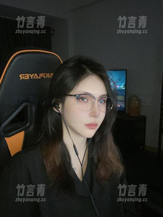 沉醉于Vams子无圣光西装的美图，感受摄影艺术的魅力