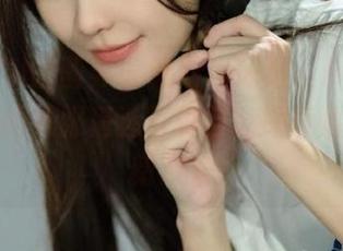 XIAOYU语画界 – 让时尚闪耀：Angela喜欢猫的礼服精选写真集，探索她的潮流新定义