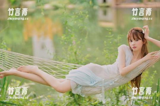 XIAOYU语画界-Miko酱吖 XIAOYU语画界 - Miko酱吖圣诞写真全集:独特视角下的每张原图之精彩