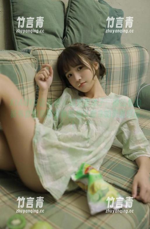 XIAOYU语画界 - 逐梦奈沐子：她的私拍秘书套图将带你体验难以想象的美丽旅程！