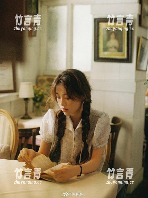 XIAOYU语画界 - 透过阳光看白色：杨紫嫣Cynthia的原图与图册，揭开她的摄影艺术之美