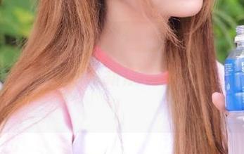 Xiuren秀人网 – 一键获取九尾Ivy居家写真图包，新鲜更新展现魅力生活的细节！