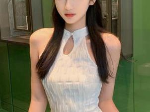 Xiuren秀人网 – 最新降临！伊一Moon丝袜写真合集中的时尚与优雅交融