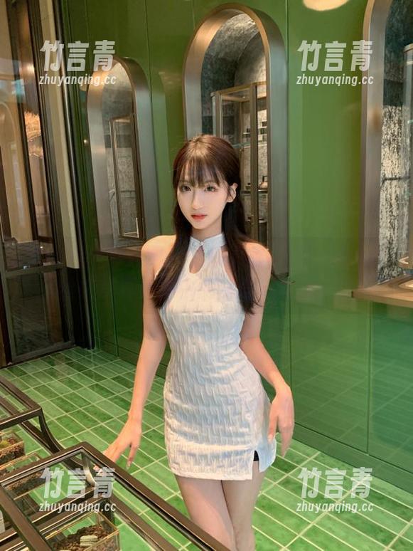 Xiuren秀人网 - 最新降临！伊一Moon丝袜写真合集中的时尚与优雅交融