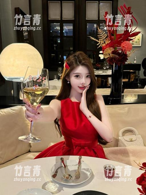 Xiuren秀人网 - 优琪琪子yuki最新作品更新：细腻黑丝写真，感受别样的性感魅力