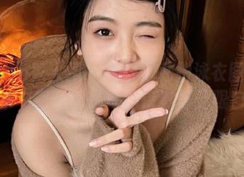 Xiuren秀人网 – 叶籽亿私拍泳衣图集：在水中舞动的是她的倩影与无限自信